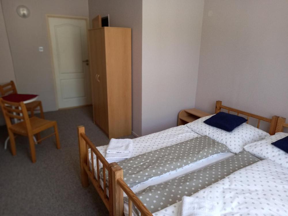 Hotel Koruna penzion Teplice nad Metují Esterno foto