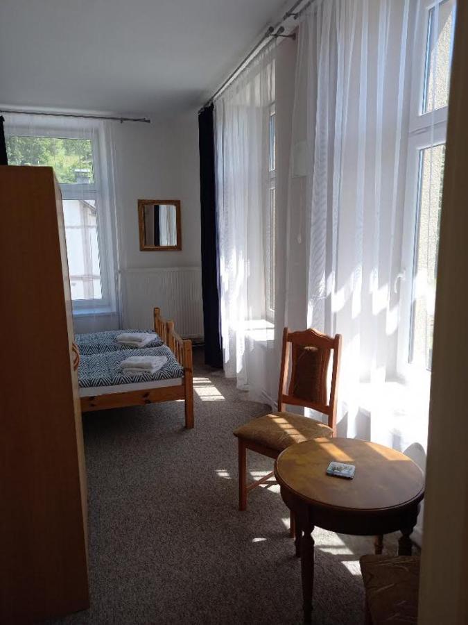 Hotel Koruna penzion Teplice nad Metují Esterno foto