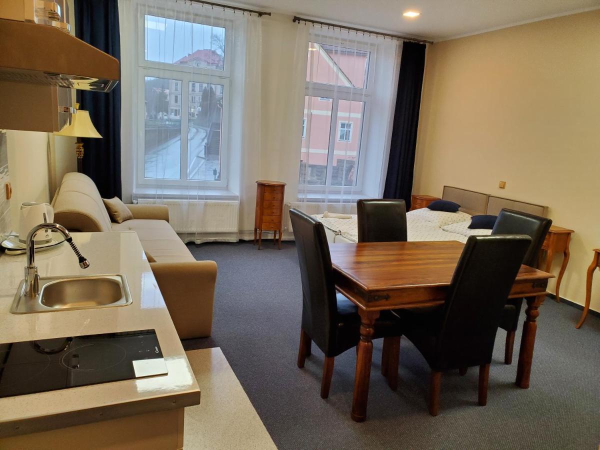 Hotel Koruna penzion Teplice nad Metují Esterno foto