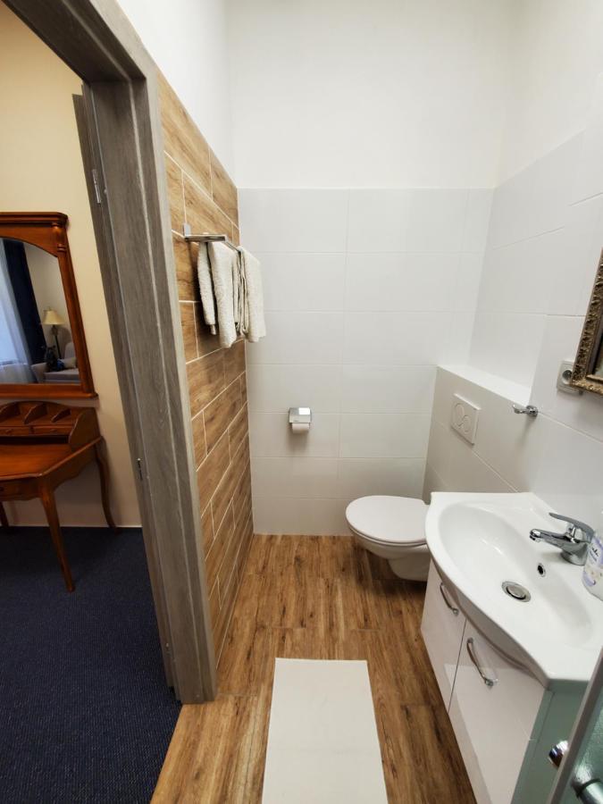 Hotel Koruna penzion Teplice nad Metují Esterno foto
