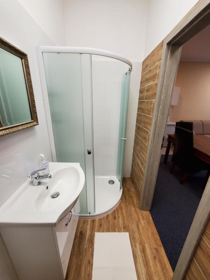 Hotel Koruna penzion Teplice nad Metují Esterno foto