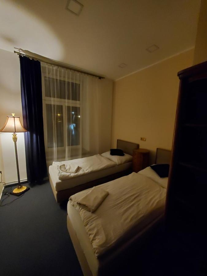 Hotel Koruna penzion Teplice nad Metují Esterno foto